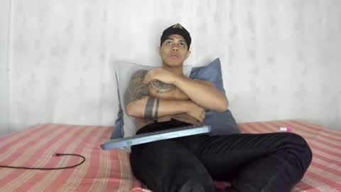Snapshot of j_musiry chatting on January 8, 8:27 am i am juan musiry independent model online show from January 8, 8:27 am