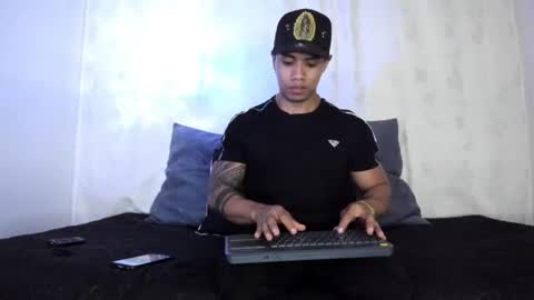 Snapshot of j_musiry chatting on January 23, 5:02 am i am juan musiry independent model online show from January 23, 5:02 am