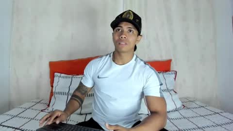 Snapshot of j_musiry chatting on January 28, 5:11 am i am juan musiry independent model online show from January 28, 5:11 am