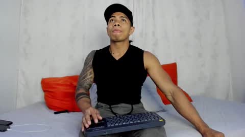 Snapshot of j_musiry chatting on March 9, 5:44 am i am juan musiry independent model online show from March 9, 5:44 am