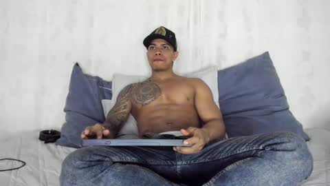 Snapshot of j_musiry chatting on February 8, 1:11 pm i am juan musiry independent model online show from February 8, 1:11 pm