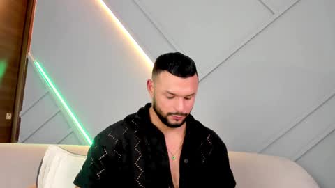 Snapshot of jackson_wayne__ chatting on February 17, 9:54 pm Jackson Wayne online show from February 17, 9:54 pm