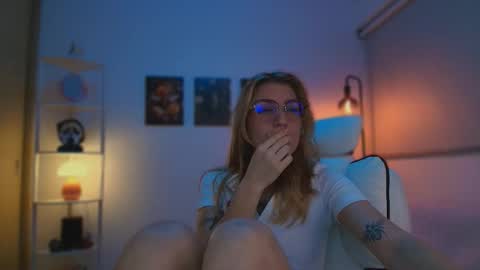 Snapshot of jacky_croft chatting on October 27, 4:56 am Linda Sofia help me get to 100 thumbs up online show from October 27, 4:56 am