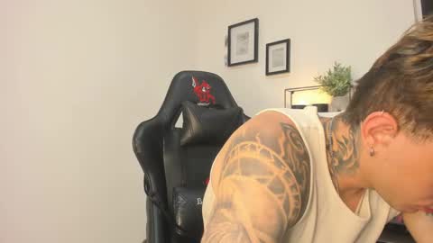 jacobb116 online show from December 3, 2:31 am