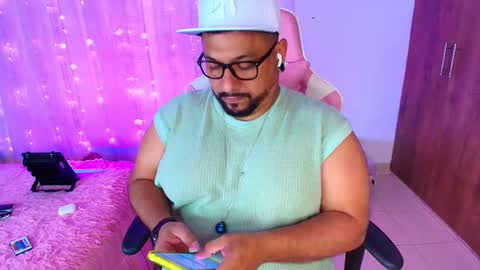 Snapshot of jacoob_woods chatting on February 25, 8:21 pm daddy sir master bear online show from February 25, 8:21 pm