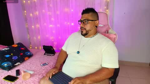 Snapshot of jacoob_woods chatting on March 4, 2:17 am daddy sir master bear online show from March 4, 2:17 am