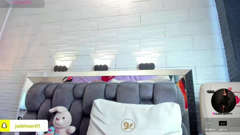 Snapshot of jade_heartt chatting on October 15, 10:43 pm JADE online show from October 15, 10:43 pm