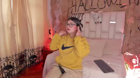 Snapshot of jade_nm chatting on October 14, 1:03 pm ade online show from October 14, 1:03 pm