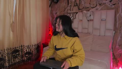 Snapshot of jade_nm chatting on October 21, 1:16 pm ade online show from October 21, 1:16 pm