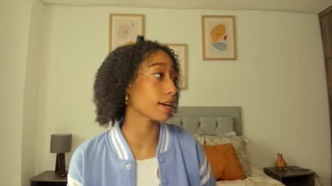 Snapshot of jade_obi chatting on October 11, 6:11 pm Jade smile online show from October 11, 6:11 pm