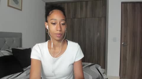 Snapshot of jade_obi chatting on September 13, 7:05 pm Jade smile online show from September 13, 7:05 pm