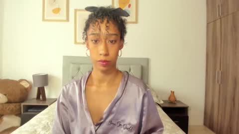 Snapshot of jade_obi chatting on September 23, 3:39 pm Jade smile online show from September 23, 3:39 pm