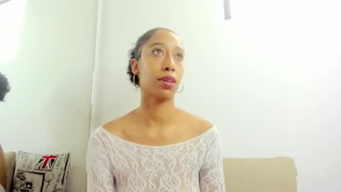 Snapshot of jade_obi chatting on September 27, 4:05 pm Jade smile online show from September 27, 4:05 pm