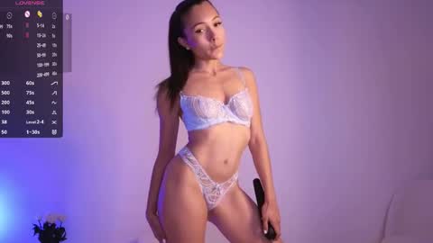 Snapshot of jade_paris chatting on October 10, 9:26 am Jade Paris online show from October 10, 9:26 am