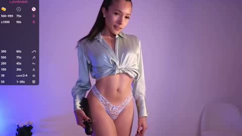 Snapshot of jade_paris chatting on October 2, 1:21 pm Jade Paris online show from October 2, 1:21 pm