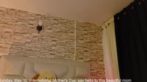 jade white  online show from May 11, 12:34 pm