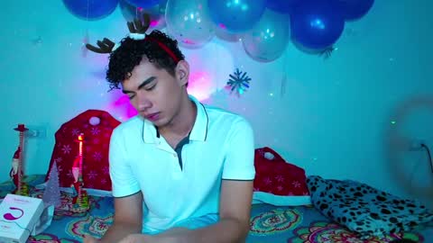 javi15  online show from December 26, 6:52 am