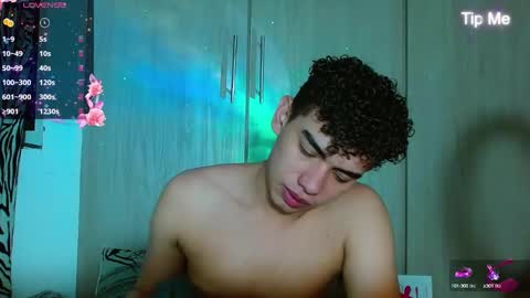 javi15  online show from December 15, 9:35 am