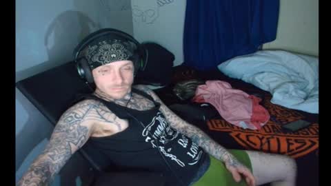 showingitoff online show from February 11, 6:50 am