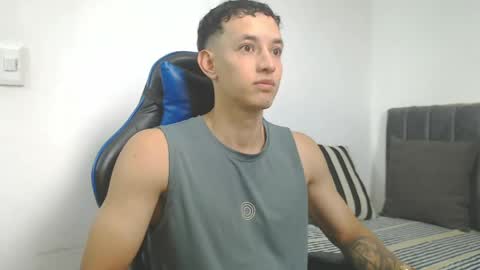 Hi guys im new 3 online show from April 14, 9:51 pm