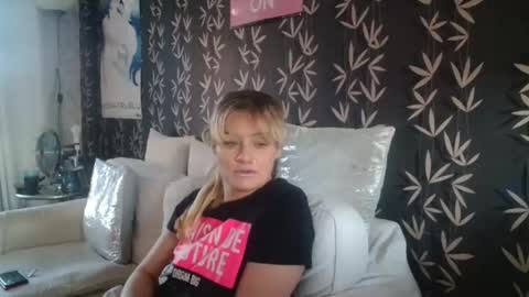 Snapshot of jakkilouise chatting on March 3, 4:15 pm JAKKI LOUISE pornstar online show from March 3, 4:15 pm