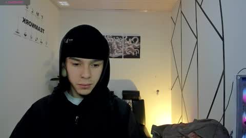 james_adamss_ online show from December 3, 12:17 pm