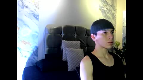 james_adamss_ online show from January 6, 12:31 pm