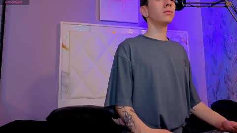 james_adamss_ online show from March 1, 3:00 am