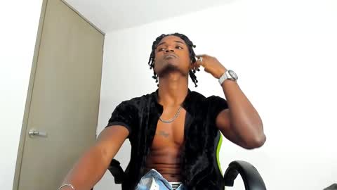 james_makony_1 online show from January 3, 11:56 am