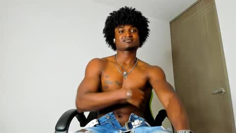 james_makony_1 online show from January 30, 3:19 pm