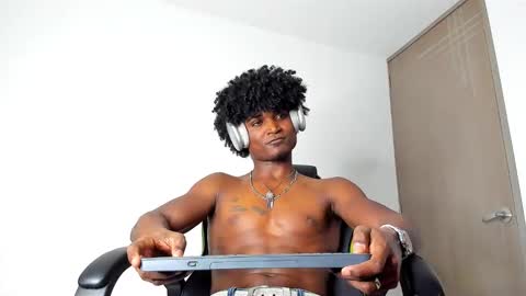 james_makony_1 online show from January 15, 8:51 am