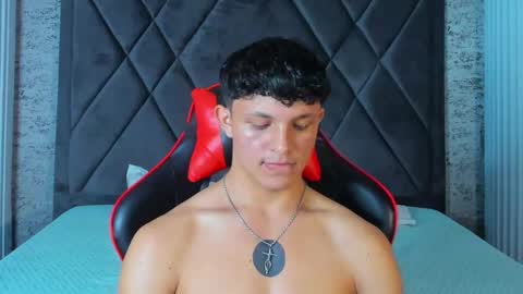 Snapshot of jamesgolden_ chatting on March 5, 1:17 pm jamesgolden_ online show from March 5, 1:17 pm