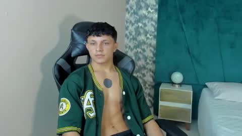 Snapshot of jamesgolden_ chatting on February 25, 11:32 am jamesgolden_ online show from February 25, 11:32 am