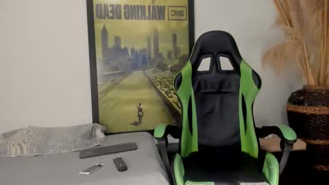 Jamesinked  online show from January 11, 11:00 pm