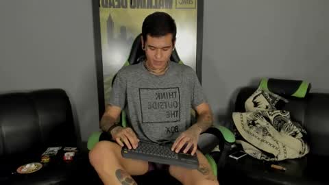 Snapshot of jamesinked_ chatting on February 25, 9:37 pm Jamesinked  online show from February 25, 9:37 pm