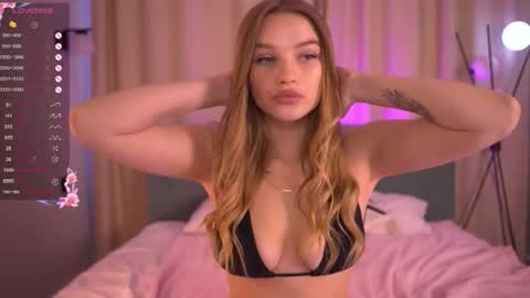 Day Alice Night Stella online show from March 27, 7:03 am