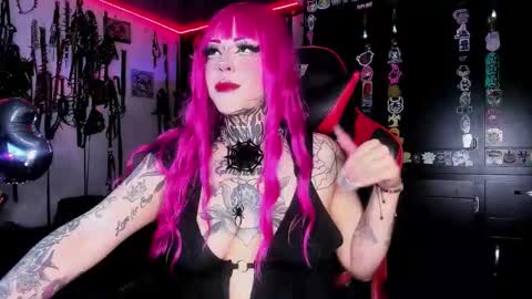 Snapshot of janna_ink chatting on September 22, 11:42 pm online show from September 22, 11:42 pm