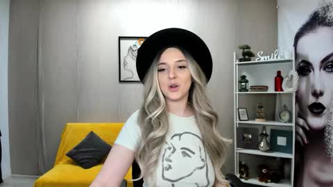 Snapshot of jaquelinlaurent chatting on September 30, 7:02 pm JaquelinLaurent online show from September 30, 7:02 pm