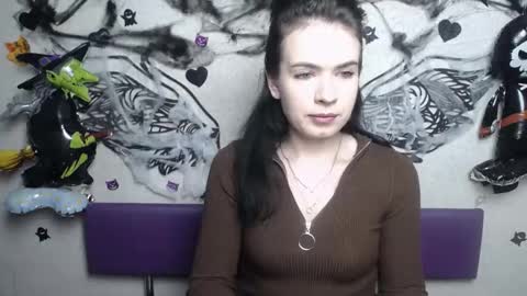 JasmineKouch online show from November 8, 7:00 am