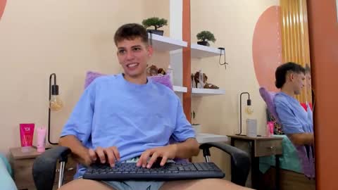 Snapshot of jasson_smit chatting on December 29, 2:00 pm J A S S O N online show from December 29, 2:00 pm