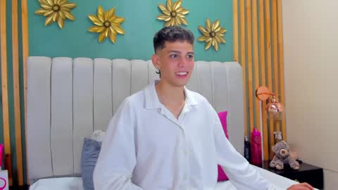 Snapshot of jasson_smit chatting on December 31, 12:46 pm J A S S O N online show from December 31, 12:46 pm