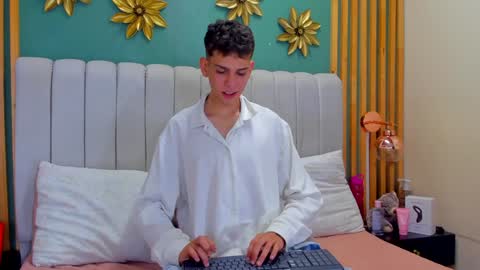 Snapshot of jasson_smit chatting on December 21, 1:42 pm J A S S O N online show from December 21, 1:42 pm