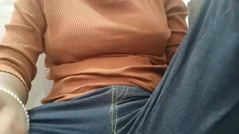jasspreettt online show from June 11, 4:32 am
