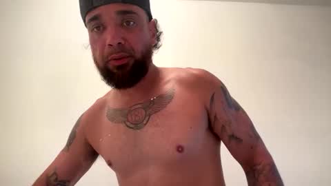 jay594025 online show from May 7, 8:21 am
