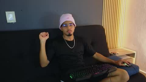 Snapshot of jaybrown_1 chatting on October 17, 3:21 am Jay online show from October 17, 3:21 am