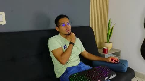 Snapshot of jaybrown_1 chatting on October 14, 11:24 am Jay online show from October 14, 11:24 am