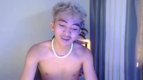 jaysee_hugecox online show from April 21, 12:14 am