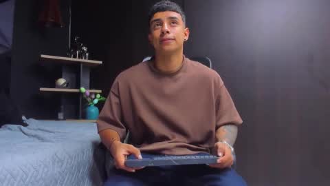 jaze_bradley online show from December 15, 11:28 am