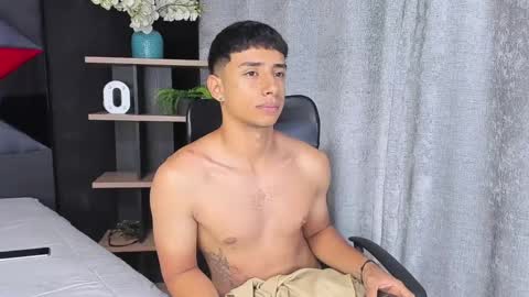 Snapshot of jaze_bradley chatting on March 2, 12:43 pm jaze_bradley online show from March 2, 12:43 pm