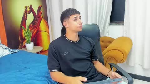Snapshot of jaze_bradley chatting on February 21, 11:22 am jaze_bradley online show from February 21, 11:22 am